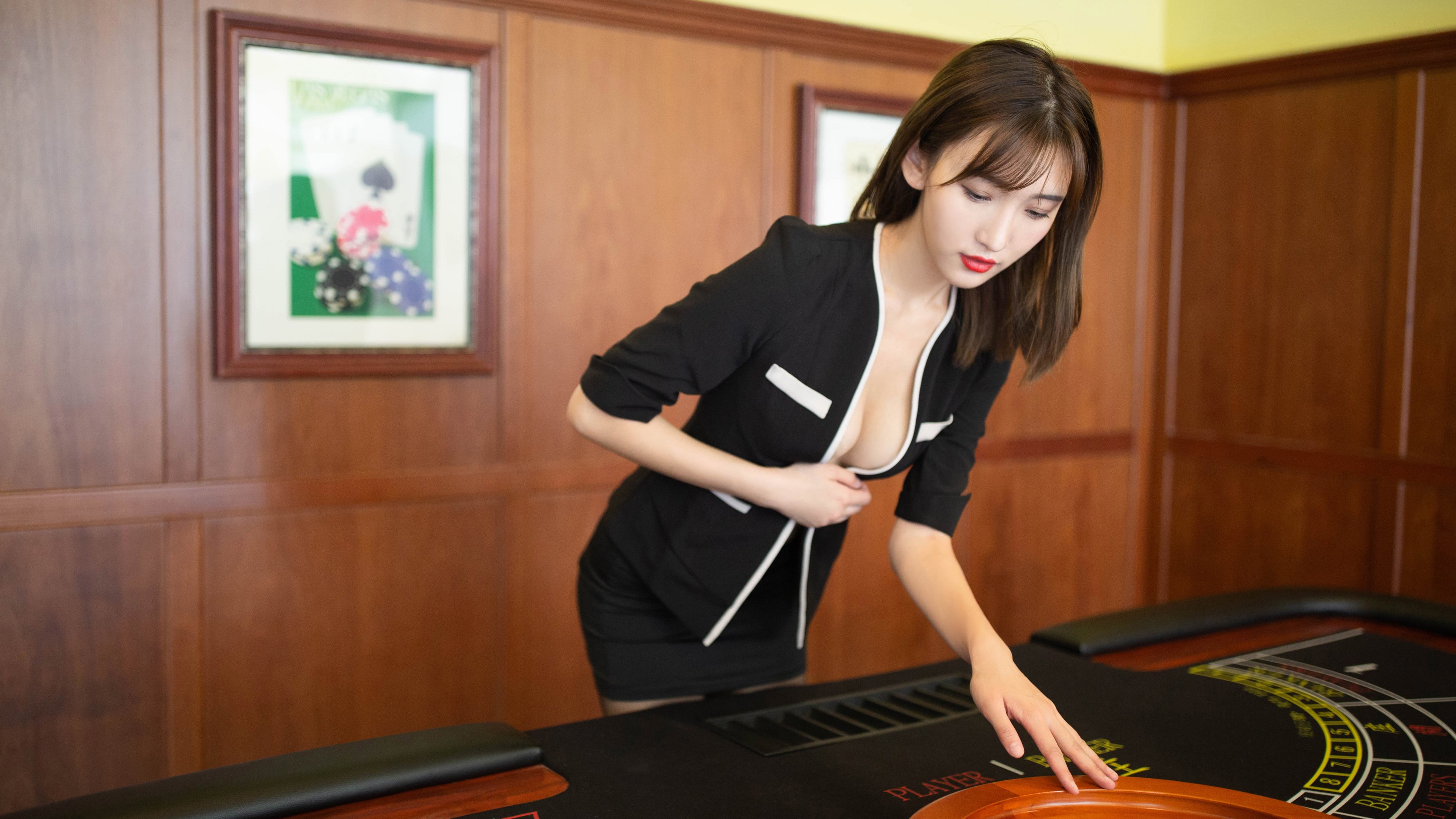 九游官网下载电脑版-女足世界杯教练组战术调整，世界著名女足主教练