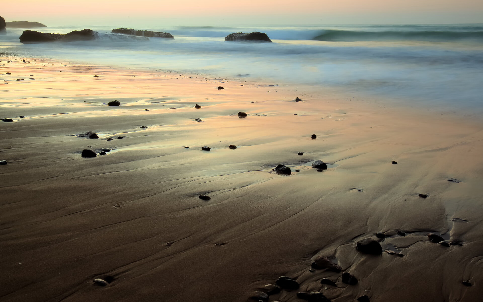 九游9游-詹姆斯亲手为队友庆生氛围温馨感人，詹姆斯庆祝动作视频无水印