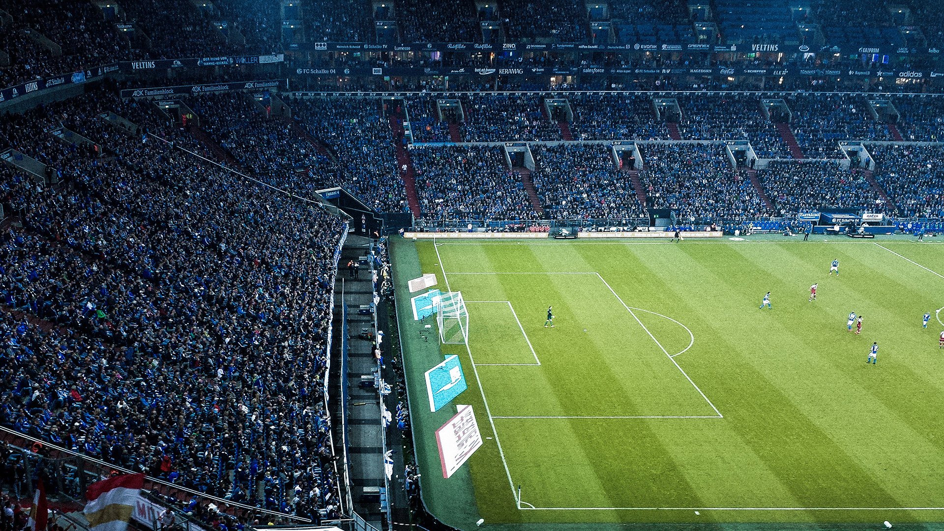 球迷“狂欢派对”:欧冠现场的热烈氛围,球迷狂欢节