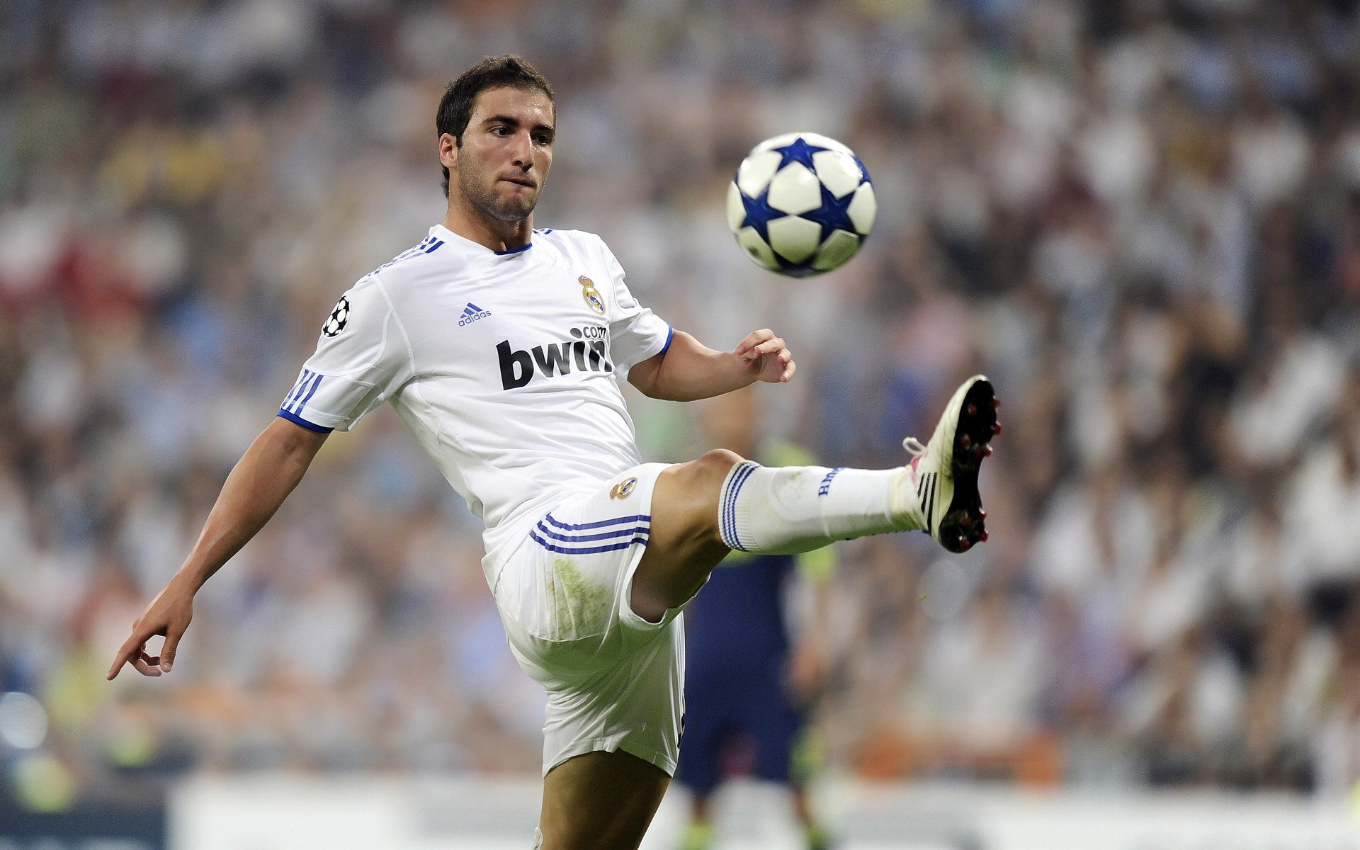 九游中心官网-英超激战：曼城主场4-2逆转阿森纳，冠军悬念再度拉开，曼城英超稳了